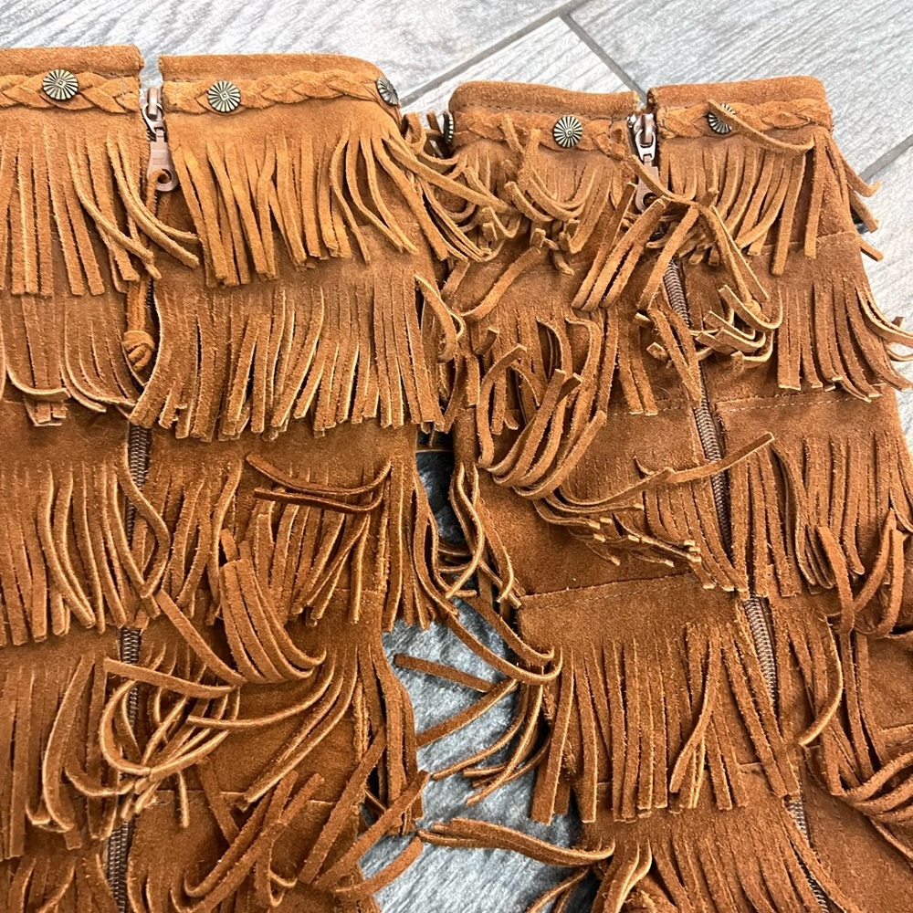 Minnetonka 5 Layer Fringe Boot- Women’s Size 10- … - image 3